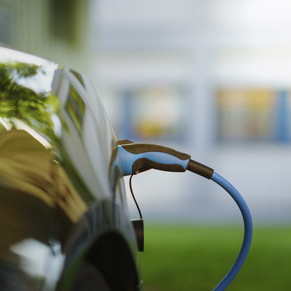 Financiamiento sostenible de BBVA para coches híbridos y eléctricos