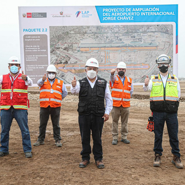 El ministro de Transportes de Perú visita las obras del Aeropuerto de Lima
