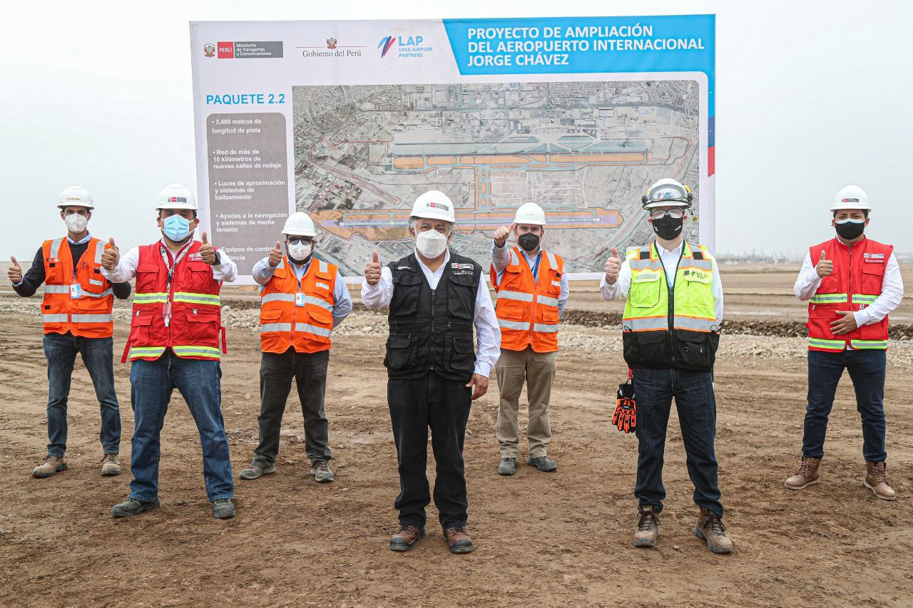 El ministro de Transportes de Perú visita las obras del Aeropuerto de Lima