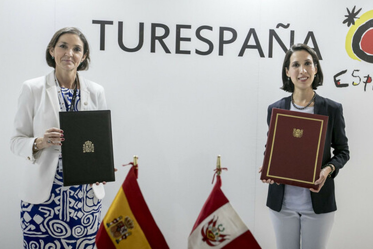 España y Perú firman un MOU en materia turística